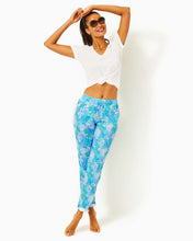 Load image into Gallery viewer, 31" Taron Mid-Rise Linen Pant - Las Olas Aqua Strong Current Sea