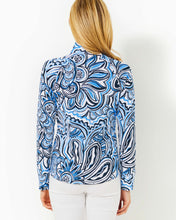 Load image into Gallery viewer, UPF 50+ Skipper Popover - Resort White Give It A Whirl
