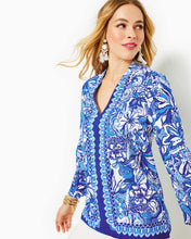 Load image into Gallery viewer, Luna Bay Tunic Top - Blue Tang Flocking Fabulous Engineered Tunic
