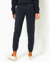 Load image into Gallery viewer, UPF 50+ 28&quot; Aveena Knit Pant - Noir
