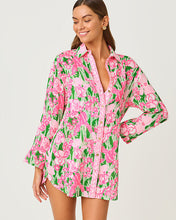 Load image into Gallery viewer, Kwitney Long Sleeve Cotton Cover-Up - Putting Green Hannah Engineered Coverup
