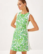 Load image into Gallery viewer, Beckler Shift Dress - Resort White Daffodil Hill
