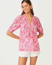 Load image into Gallery viewer, Elsa Short Sleeve Silk Top - Confetti Pink Liza
