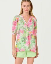 Load image into Gallery viewer, Elsa Short Sleeve Silk Top - Resort White Mum Patch
