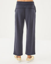 Load image into Gallery viewer, UPF 50+ 25.5&quot; Alwyn High Rise Crop Pant - Noir
