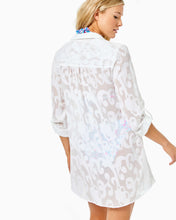 Load image into Gallery viewer, Natalie Shirtdress Cover-Up - Resort White Poly Crepe Swirl Clip
