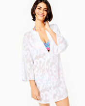 Load image into Gallery viewer, Zelma Cover-Up - Resort White Poly Crepe Swirl Clip

