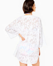 Load image into Gallery viewer, Zelma Cover-Up - Resort White Poly Crepe Swirl Clip
