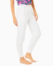Load image into Gallery viewer, 27&quot; Hainsley Knit Pant - Resort White

