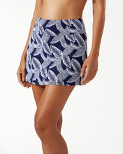 Load image into Gallery viewer, Island Cays Palms Skort - Mare Navy
