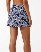 Load image into Gallery viewer, Island Cays Palms Skort - Mare Navy
